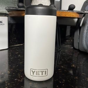 Yeti slim can coolster